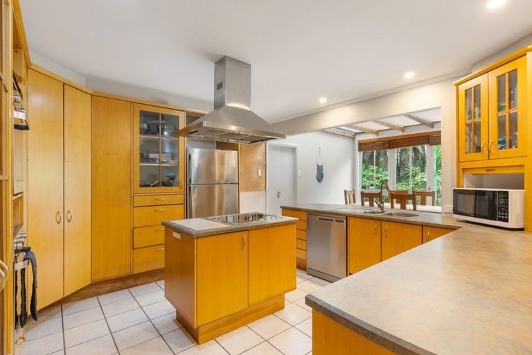 Photo of property in 31 Napuka Road, Henderson Valley, Auckland, 0612
