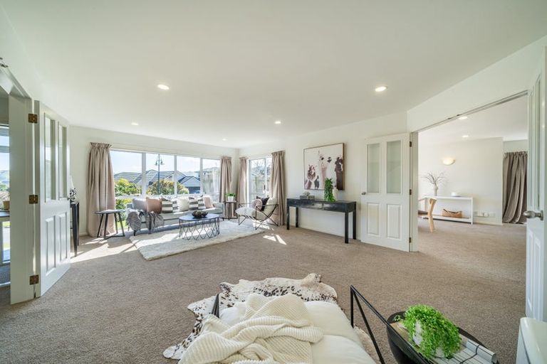 Photo of property in 12 Lanyon Place, Whitby, Porirua, 5024