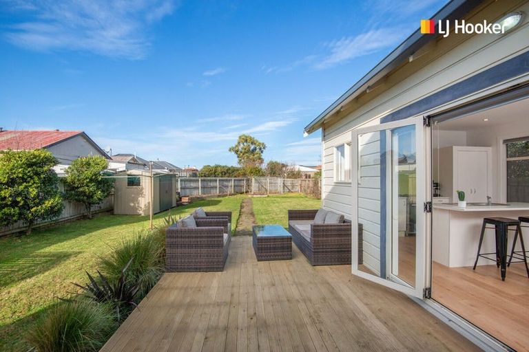 Photo of property in 69 Hargest Crescent, Saint Clair, Dunedin, 9012
