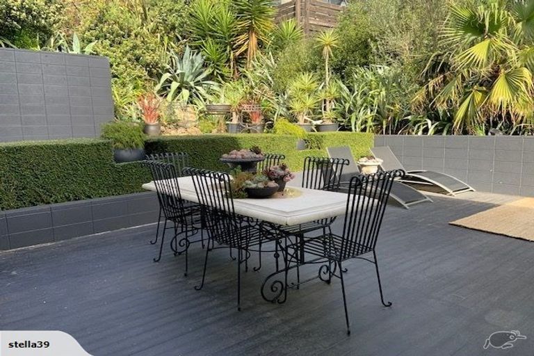 Photo of property in 6 Stoneyridge Close, Mount Pleasant, Christchurch, 8081