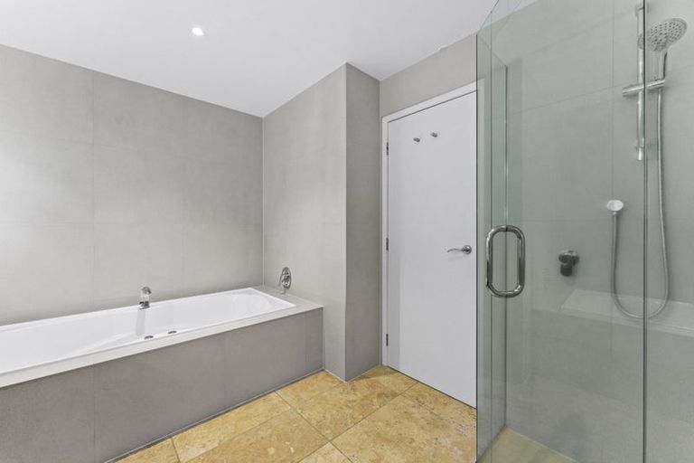 Photo of property in 15 The Strand, Takapuna, Auckland, 0622