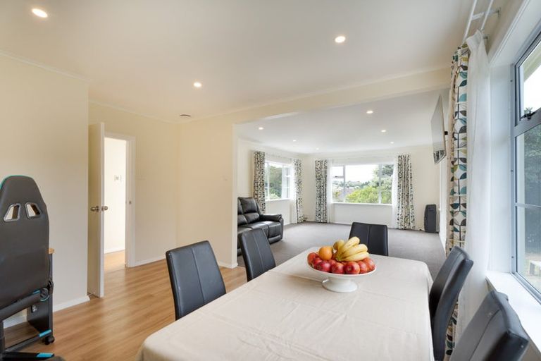 Photo of property in 37 Hampton Hill Road, Tawa, Wellington, 5028