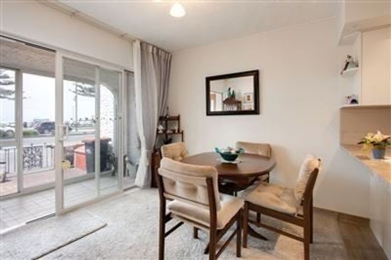 Photo of property in 459 Marine Parade, Napier South, Napier, 4110