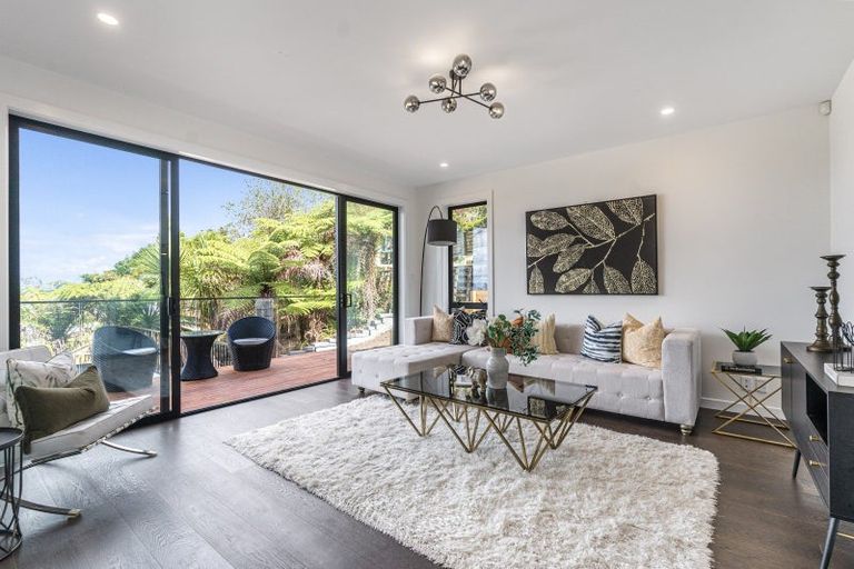 Photo of property in 44 Chatswood Grove, Chatswood, Auckland, 0626