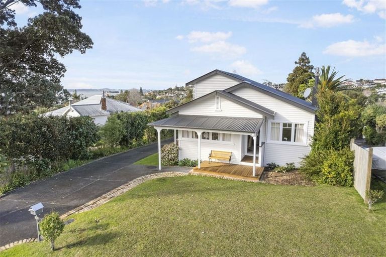 Photo of property in 1/49 Sale Street, Cockle Bay, Auckland, 2014