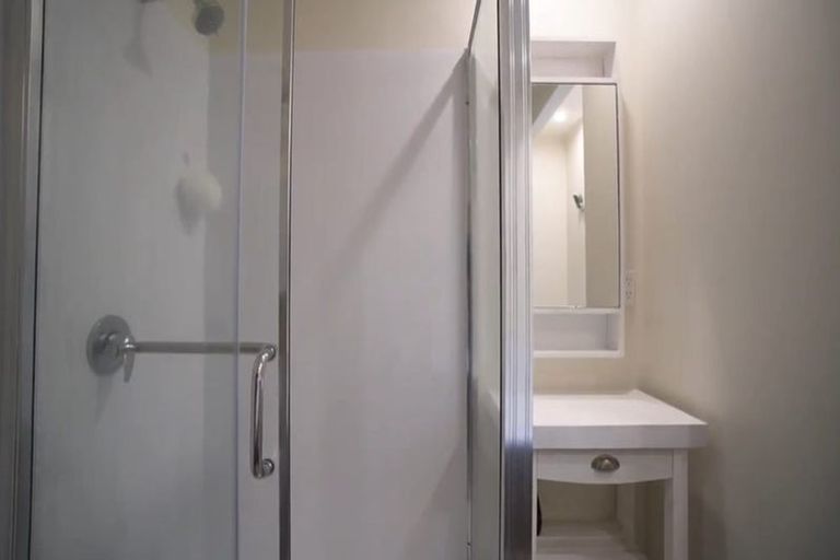 Photo of property in 2/36 Greenvalley Rise, Glenfield, Auckland, 0629