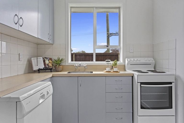 Photo of property in 2 Fulham Street, Islington, Christchurch, 8042