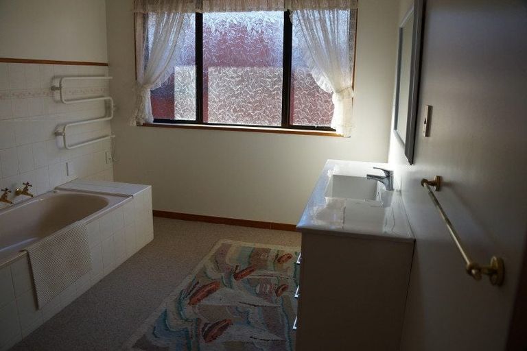 Photo of property in 98 Centaurus Road, Huntsbury, Christchurch, 8022