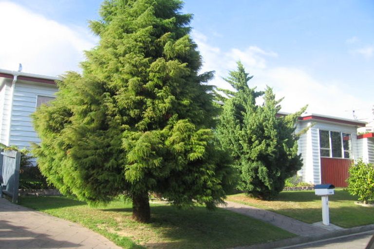 Photo of property in 4 Naver Place, Papakowhai, Porirua, 5024