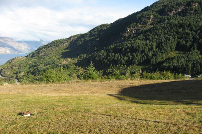 Photo of property in 6b Miller Place, Sunshine Bay, Queenstown, 9300