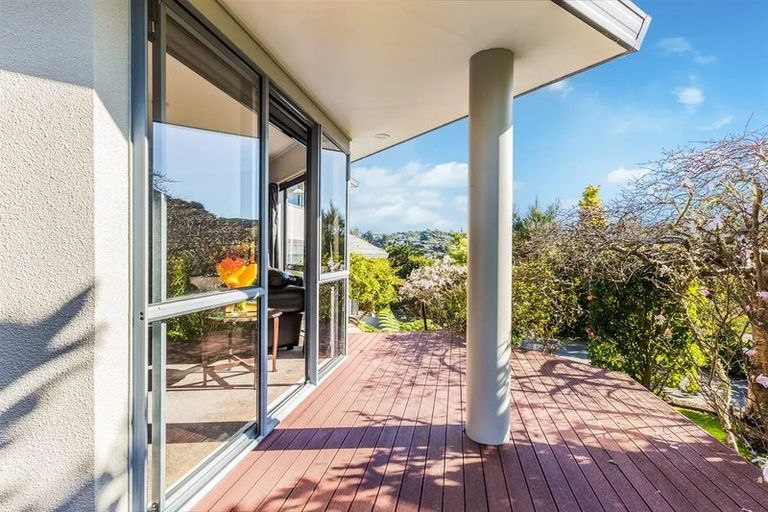 Photo of property in 18 Joseph Banks Drive, Whitby, Porirua, 5024