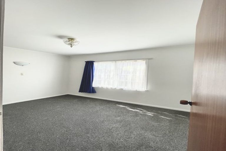Photo of property in 2 South Pacific Place, Henderson, Auckland, 0612
