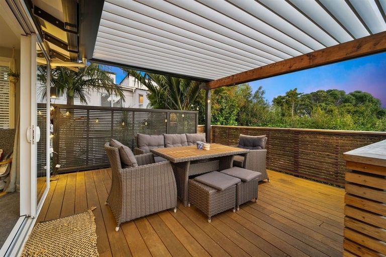 Photo of property in 2/31 Heathcote Road, Castor Bay, Auckland, 0620