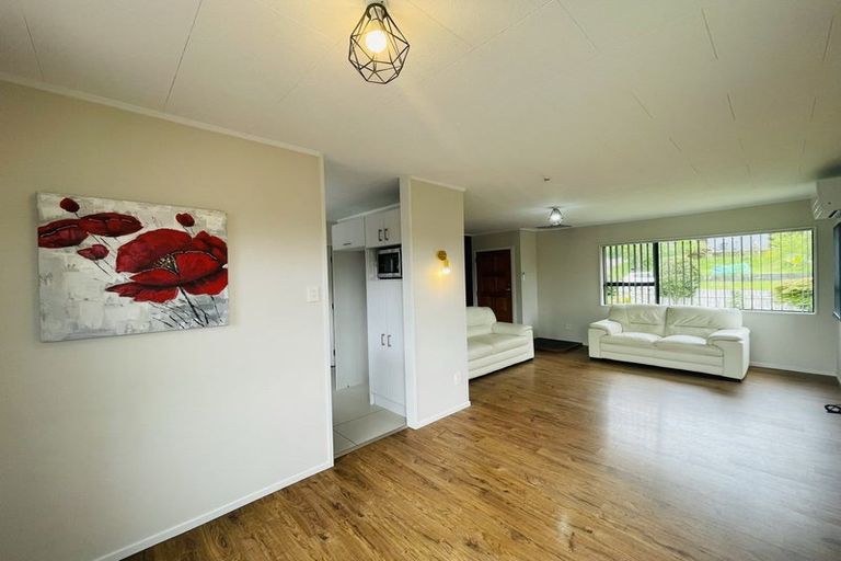 Photo of property in 1 John Webster Place, Glen Eden, Auckland, 0602