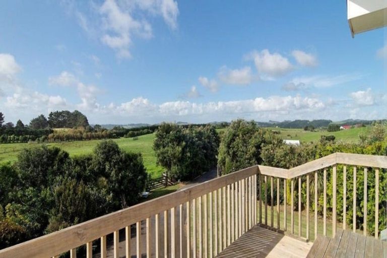 Photo of property in 22 Coster Road, Muriwai, Waimauku, 0881