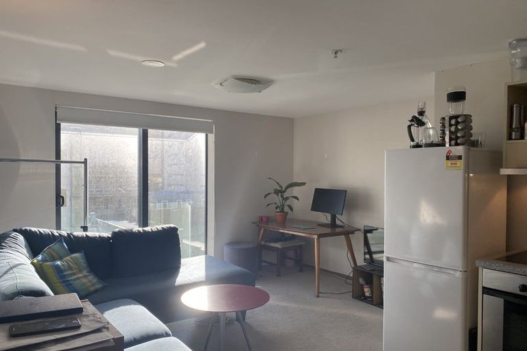 Photo of property in Dual Apartments, 411/142 Vivian Street, Te Aro, Wellington, 6011