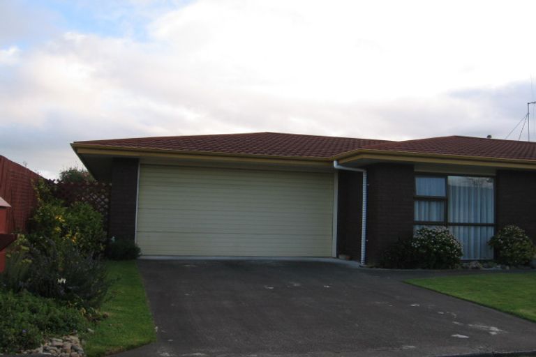 Photo of property in 2 Camellia Court, Palmerston North, 4414
