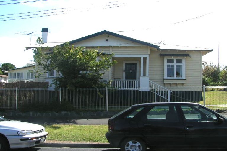 Photo of property in 1/21 Seaview Avenue, Northcote, Auckland, 0627