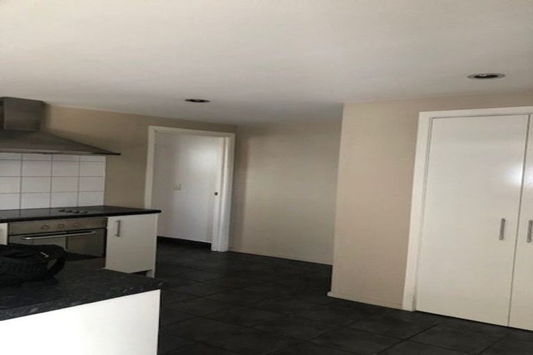 Photo of property in 4/6 Defoe Place, Waltham, Christchurch, 8023