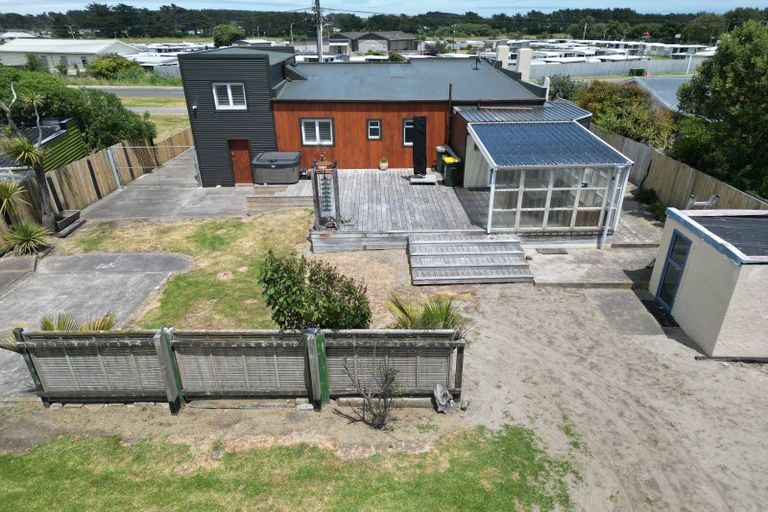 Photo of property in 35 Nash Parade, Foxton Beach, Foxton, 4815