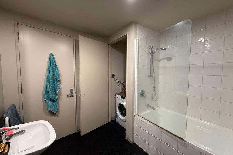 Photo of property in Gerondis Bldg Apartments, 305/60 Willis Street, Wellington Central, Wellington, 6011