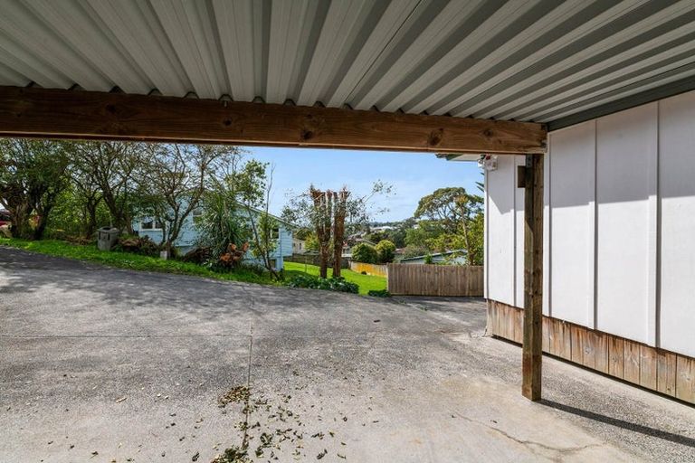 Photo of property in 2/44 Lysander Crescent, Beach Haven, Auckland, 0626