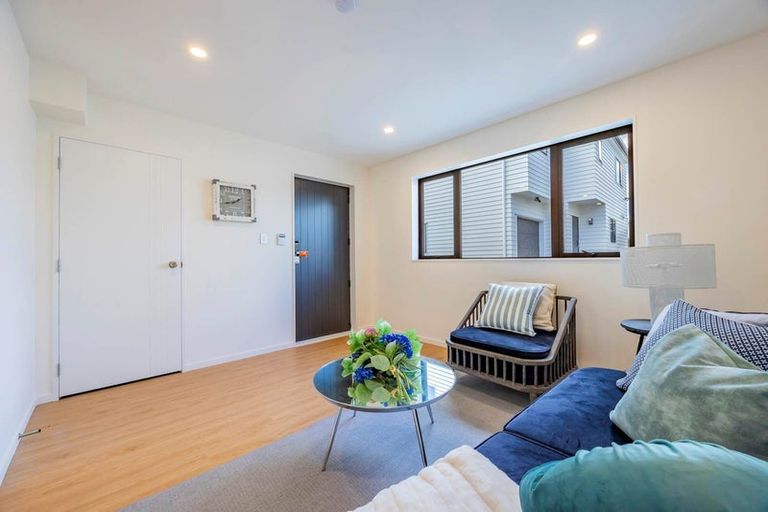 Photo of property in 37c Allington Road, Massey, Auckland, 0614