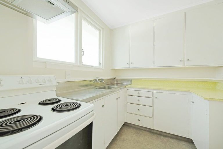 Photo of property in 2/18 Agra Crescent, Khandallah, Wellington, 6035