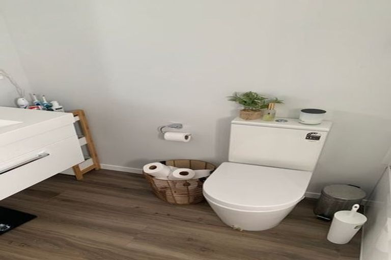 Photo of property in 29b Glanmire Road, Newlands, Wellington, 6037