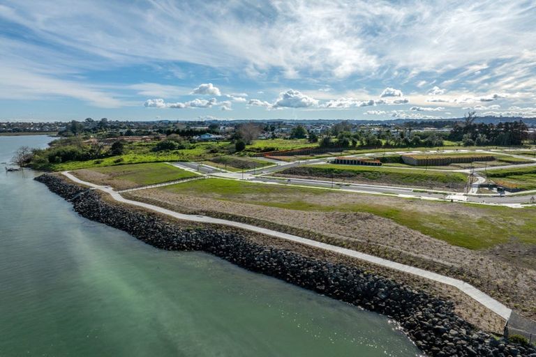 Photo of property in 42 Harbourside Parade, Hobsonville, 0616