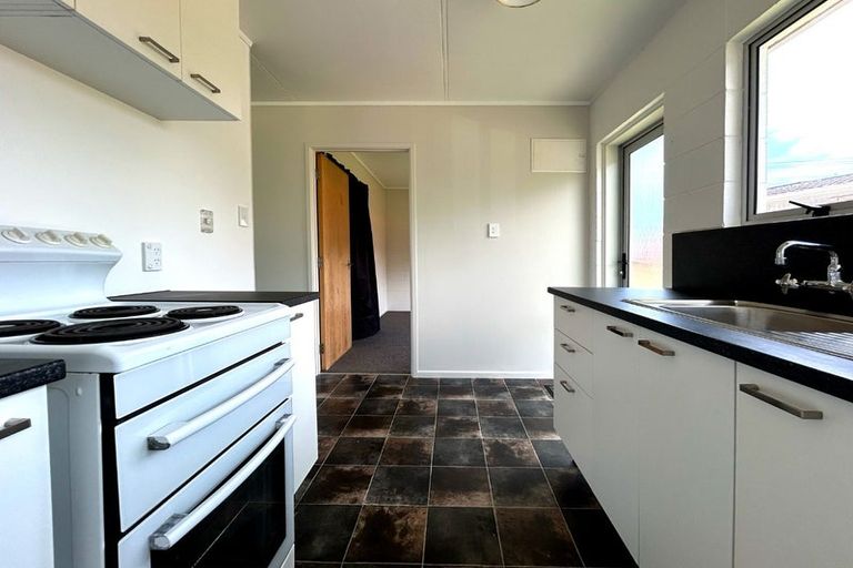 Photo of property in 2/52 Bayly Street, Waitara, 4320