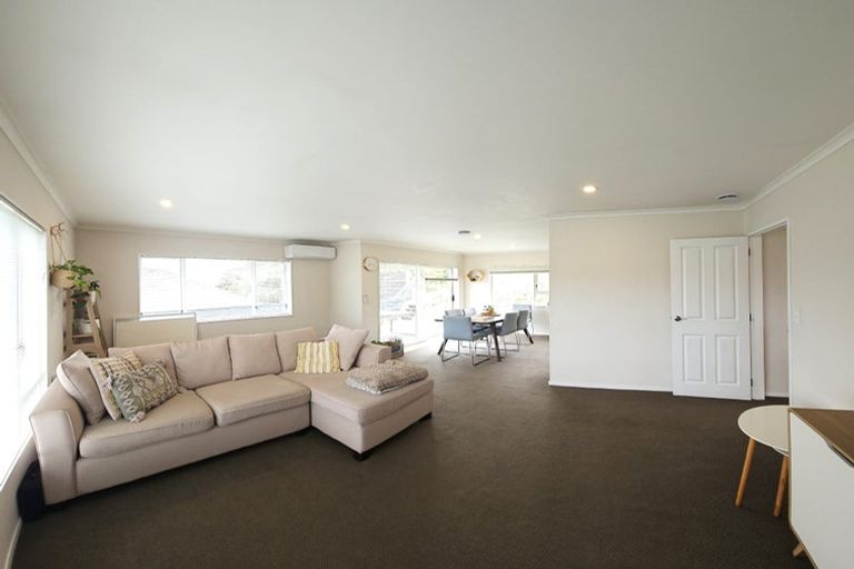Photo of property in 93a Taylor Terrace, Tawa, Wellington, 5028
