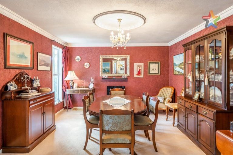 Photo of property in 5 Mokopuna Grove, Stokes Valley, Lower Hutt, 5019