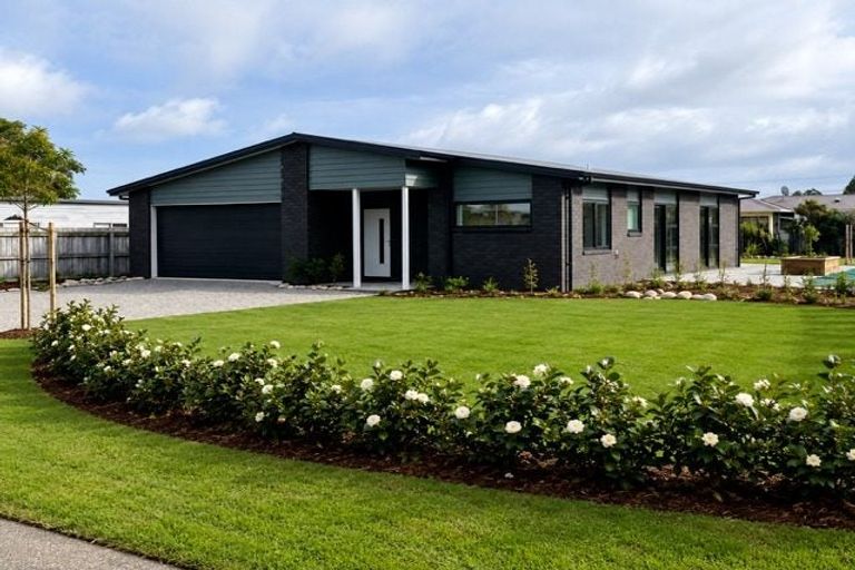 Photo of property in 8 Pohatu Lane, Otaki, 5512