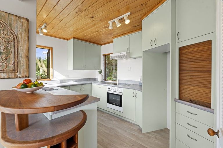 Photo of property in 26 Pacific Parade, Army Bay, Whangaparaoa, 0930