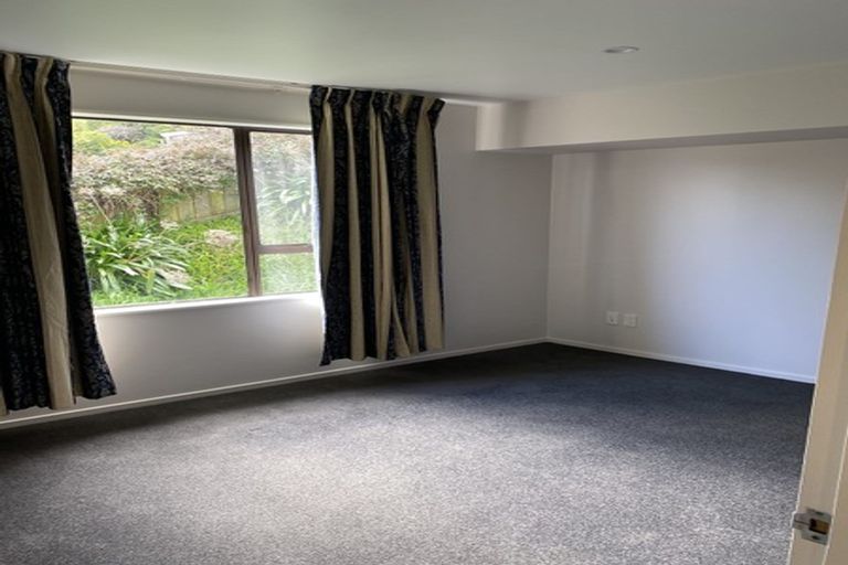 Photo of property in 11 Tortola Crescent, Grenada Village, Wellington, 6037