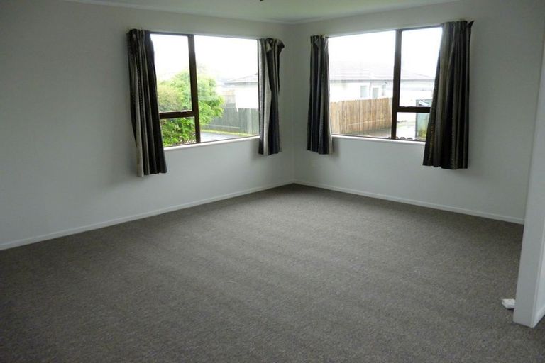 Photo of property in 2/30 Karepo Crescent, Ranui, Auckland, 0612