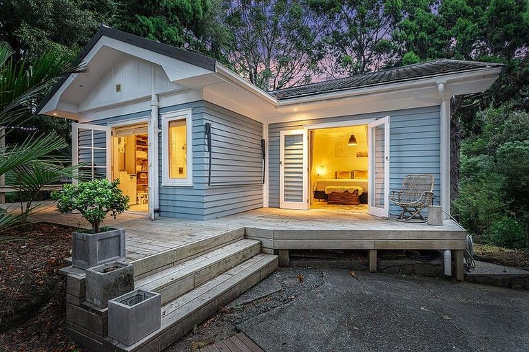 Photo of property in 80 Waima Crescent, Titirangi, Auckland, 0604