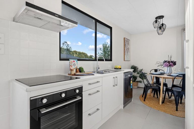 Photo of property in 2/21 Nearco Street, Randwick Park, Auckland, 2105