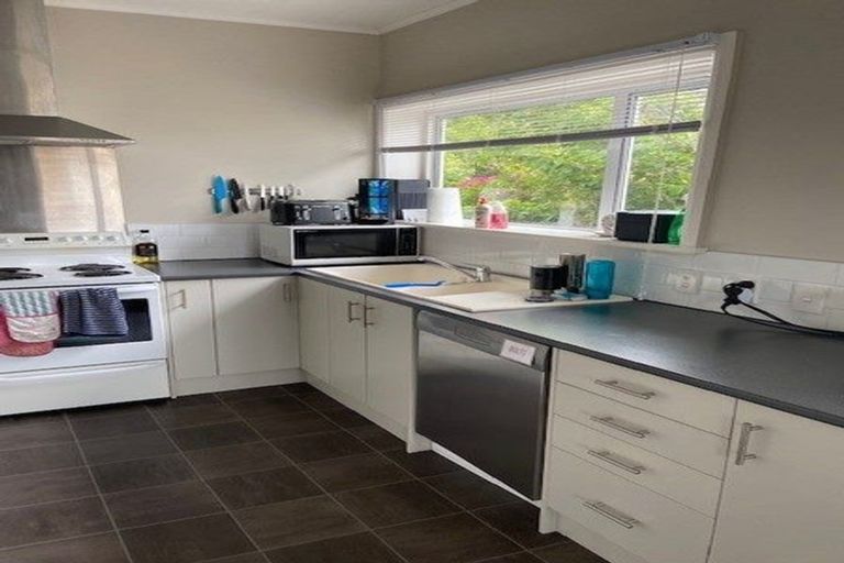 Photo of property in 28 The Quadrant, Miramar, Wellington, 6022