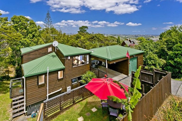 Photo of property in 2/618 Glenfield Road, Bayview, Auckland, 0629