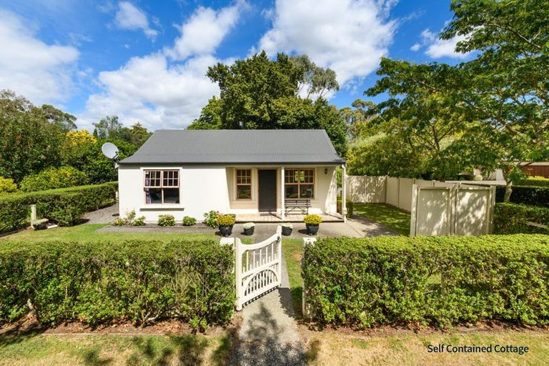 Photo of property in 5 Waicola Drive, Fitzherbert, Palmerston North, 4471