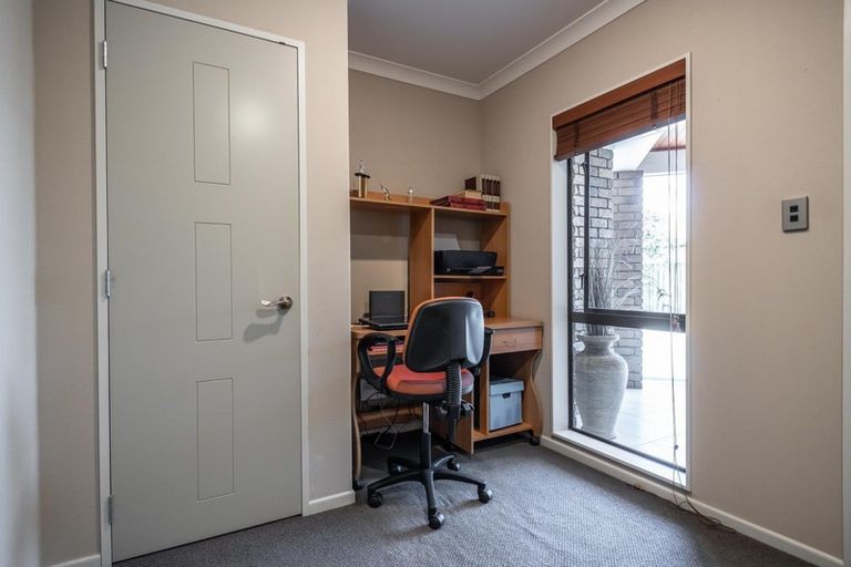 Photo of property in 8 Cooper Crescent, Cambridge, 3434