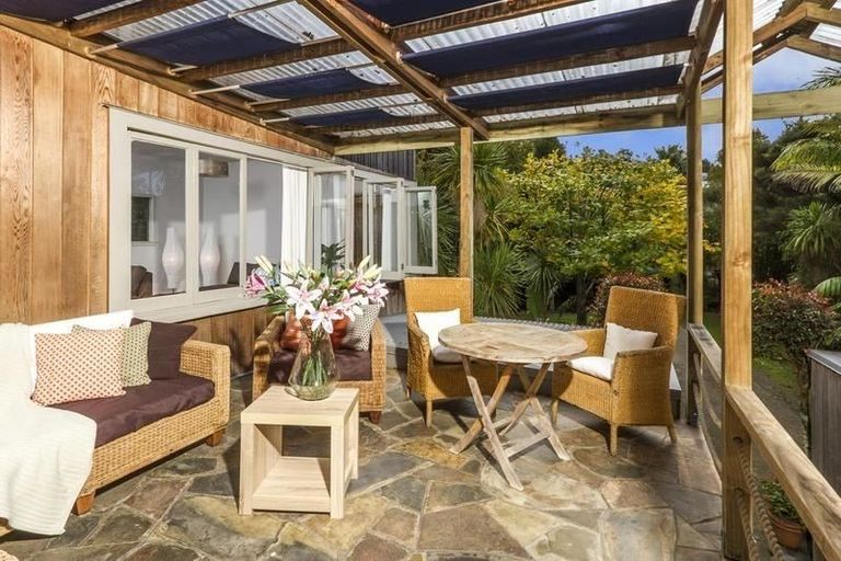 Photo of property in 34 Sandown Road, Rothesay Bay, Auckland, 0630