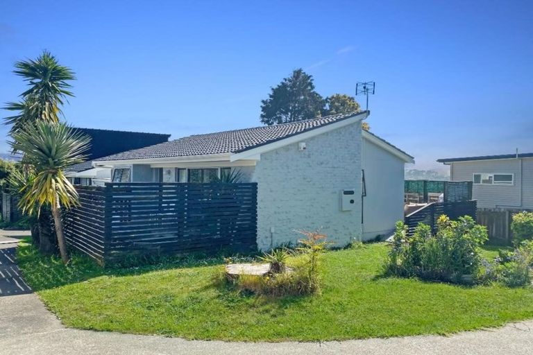 Photo of property in 1/307a Wairau Road, Totara Vale, Auckland, 0627