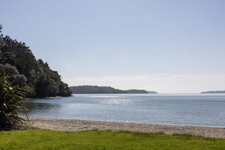 Photo of property in 117 Brick Bay Drive, Sandspit, Warkworth, 0982