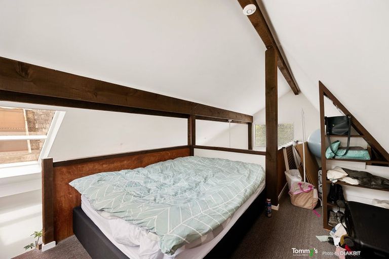 Photo of property in 5b Ranikhet Way, Khandallah, Wellington, 6035