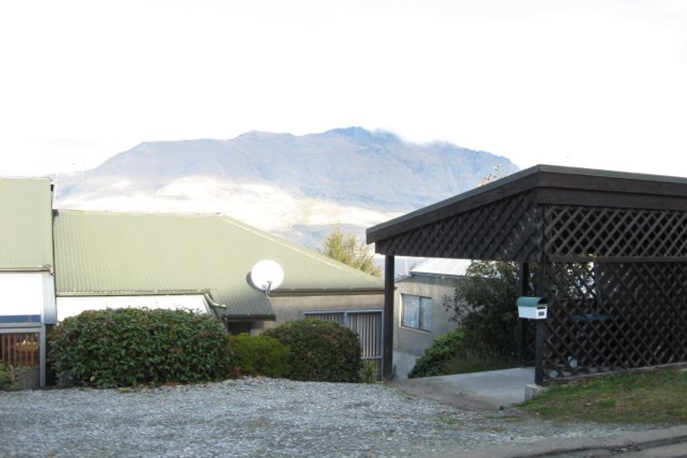Photo of property in 18b Cameron Place, Fernhill, Queenstown, 9300