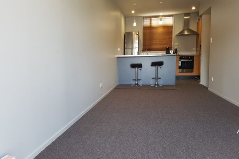 Photo of property in 1/546 Glenfield Road, Glenfield, Auckland, 0629