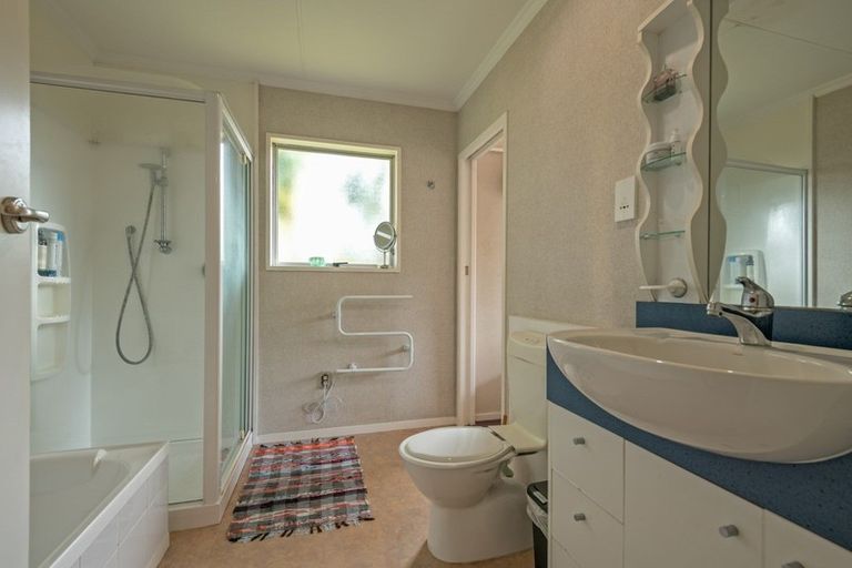 Photo of property in 16 Antrim Place, Hokowhitu, Palmerston North, 4410